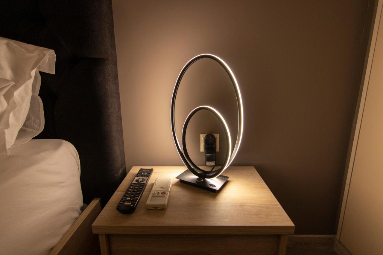 Luxury Apartment 10' From The Center! เอเธนส์ ภายนอก รูปภาพ