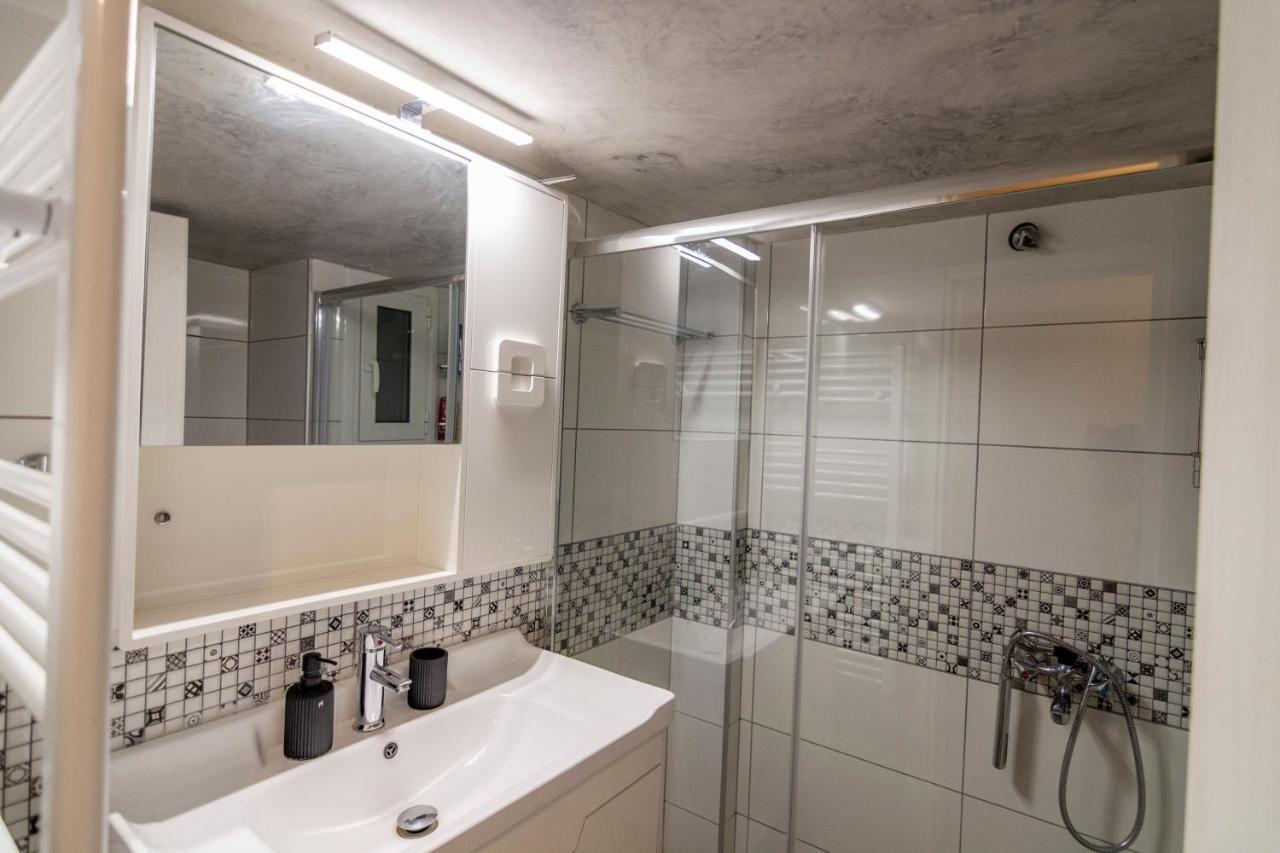 Luxury Apartment 10' From The Center! เอเธนส์ ภายนอก รูปภาพ