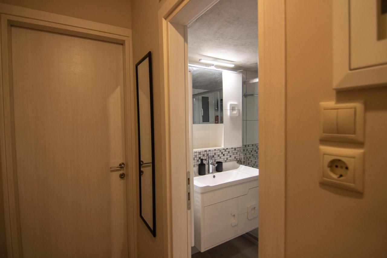 Luxury Apartment 10' From The Center! เอเธนส์ ภายนอก รูปภาพ